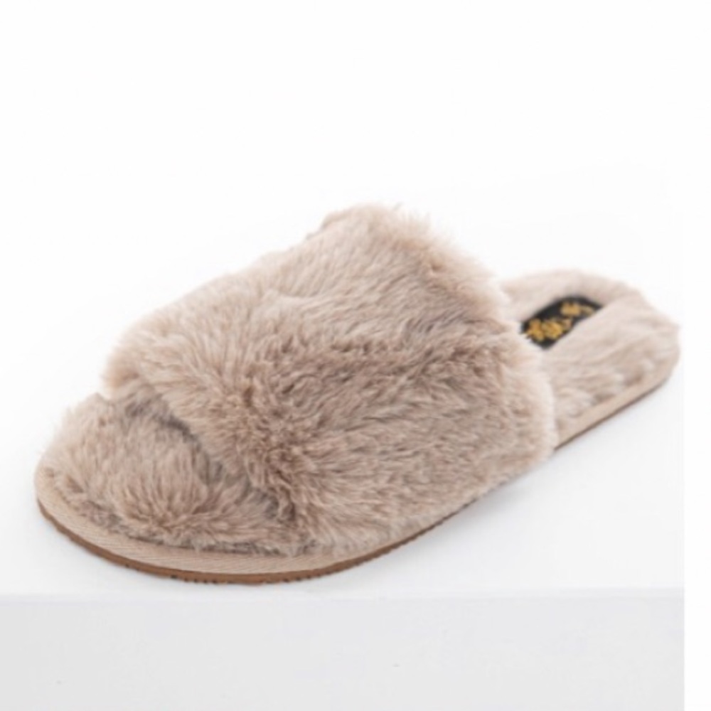 So Me Taupe fuzzy faux fur slipper with foam sole. Size 7